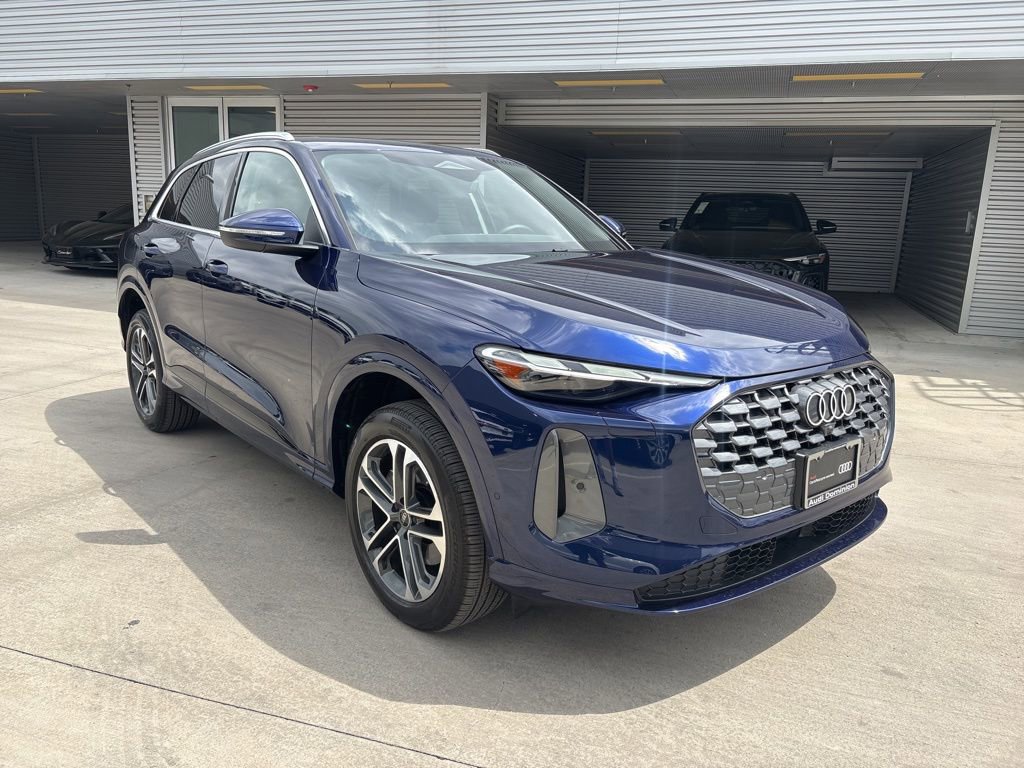 Certified 2025 Audi Q5 Premium w/ Convenience Package image 3