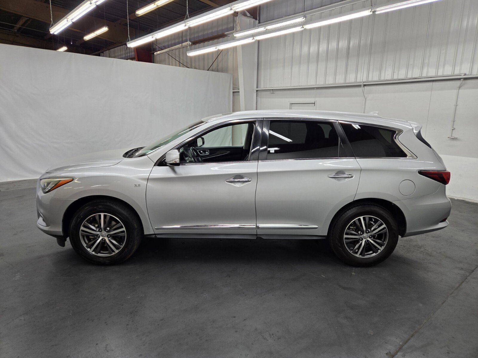 Used 2016 INFINITI QX60 Luxe w/ Premium Package AWD/4WD image 2