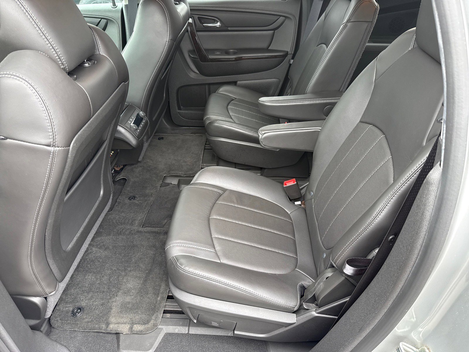 Used 2015 Chevrolet Traverse LTZ FWD image 11