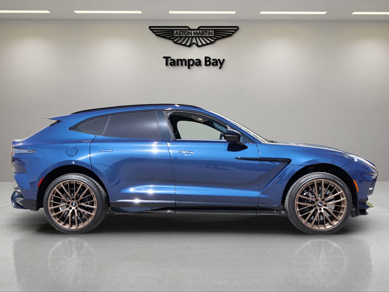 Used 2025 Aston Martin DBX 707 image 6