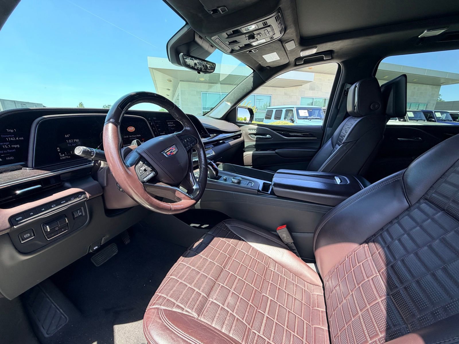 Used 2023 Cadillac Escalade ESV V w/ Heavy-Duty Trailer Package AWD/4WD image 2