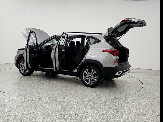 Used 2023 Kia Seltos S AWD/4WD image 12