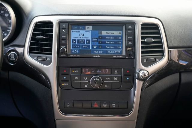 Used 2011 Jeep Grand Cherokee Laredo image 37
