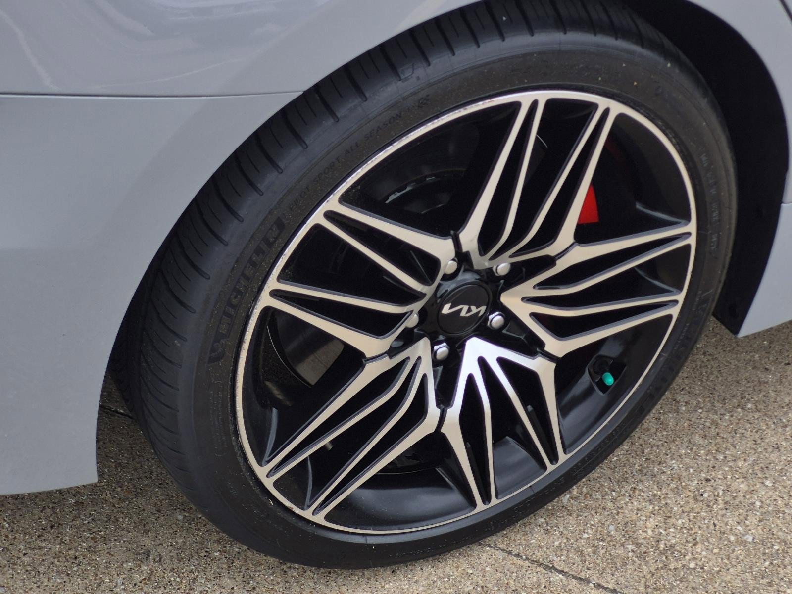 Used 2023 Kia Stinger GT2 RWD image 7