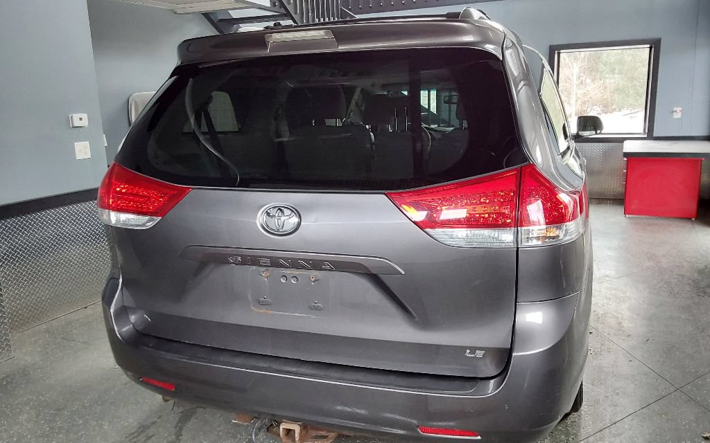 Used 2011 Toyota Sienna LE FWD image 10