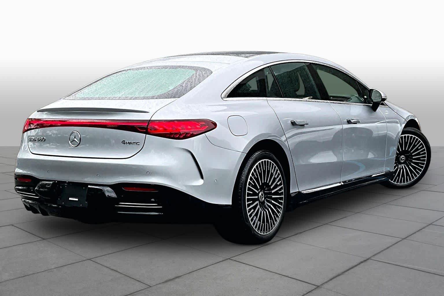 Used 2022 Mercedes-Benz EQS 580 4MATIC Sedan image 12