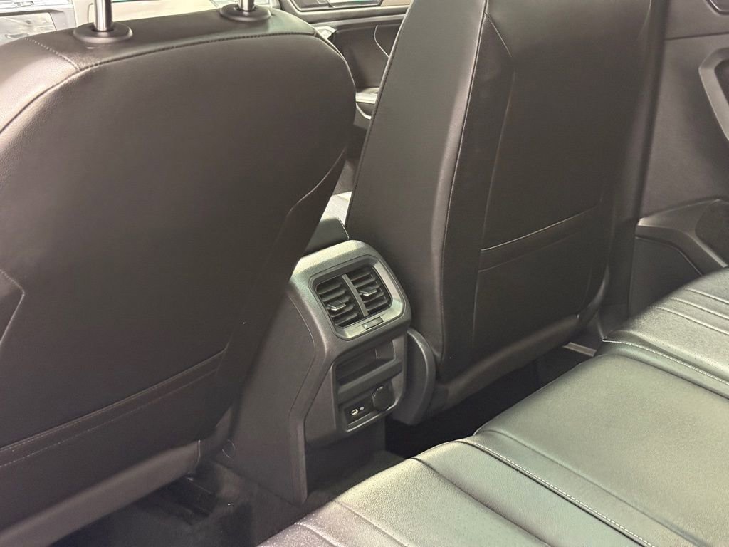 Used 2024 Volkswagen Tiguan SE image 25