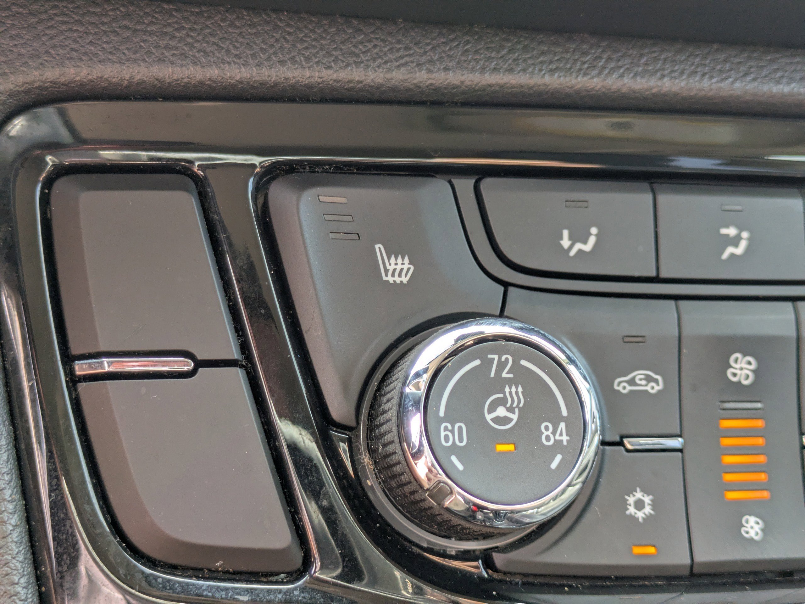 Used 2020 Buick Encore Essence FWD image 26