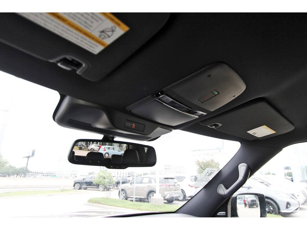 Used 2025 Nissan Armada SL image 18