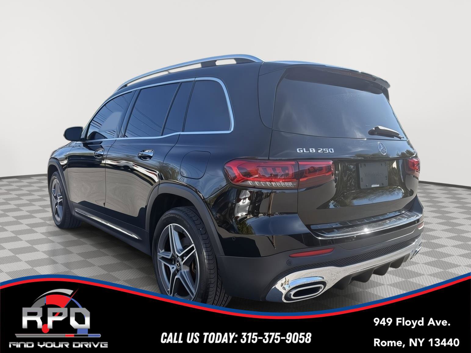 Used 2020 Mercedes-Benz GLB 250 4MATIC w/ AMG Line image 3