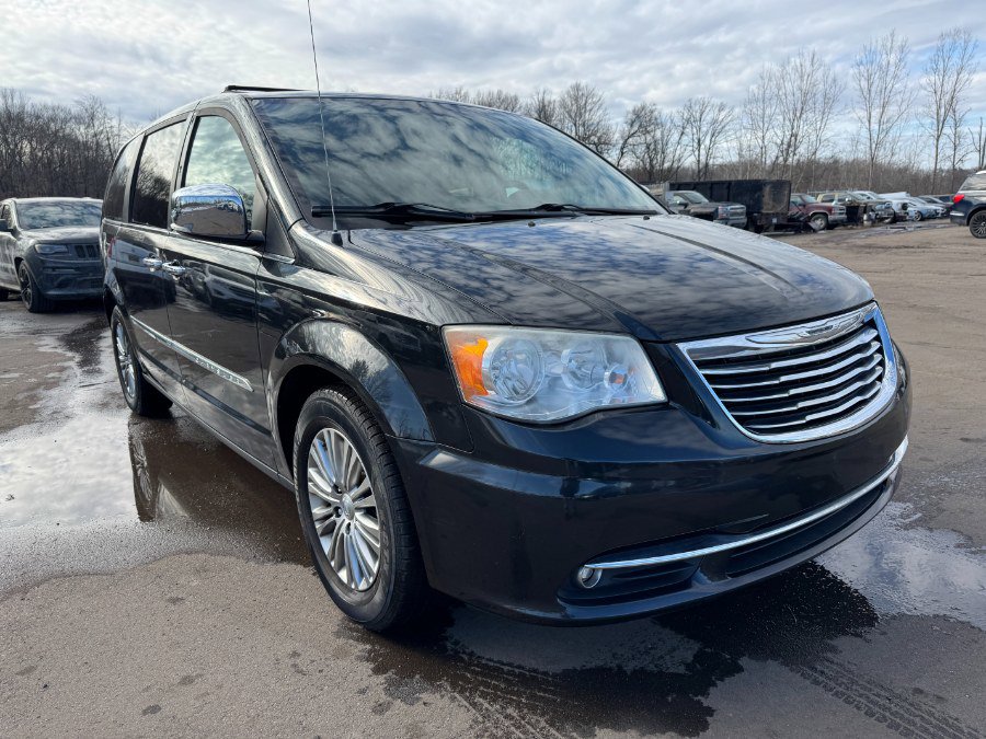 Used 2014 Chrysler Town & Country Touring-L w/ Driver Convenience Group image 7
