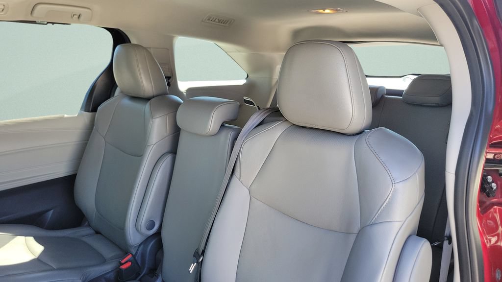 Certified 2021 Toyota Sienna XLE FWD image 12