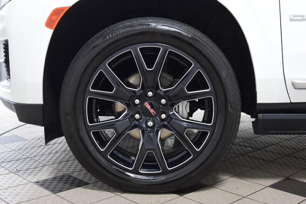 Used 2024 GMC Yukon XL Denali AWD/4WD image 30