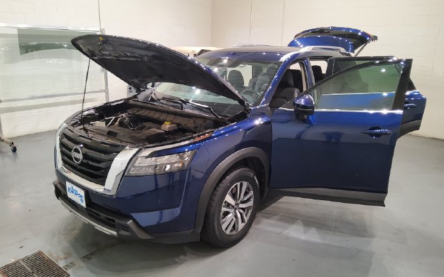 Used 2025 Nissan Pathfinder SL FWD image 14