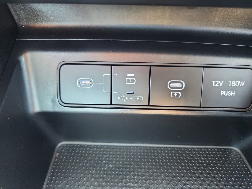 Used 2025 Hyundai Tucson SE image 25