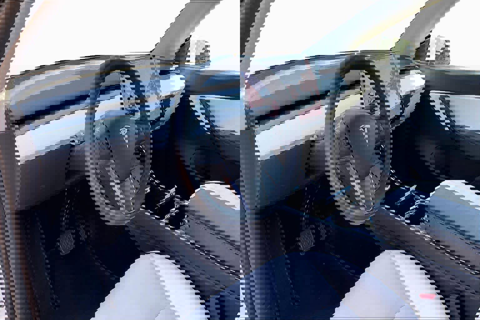 Used 2021 Tesla Model Y Long Range image 18