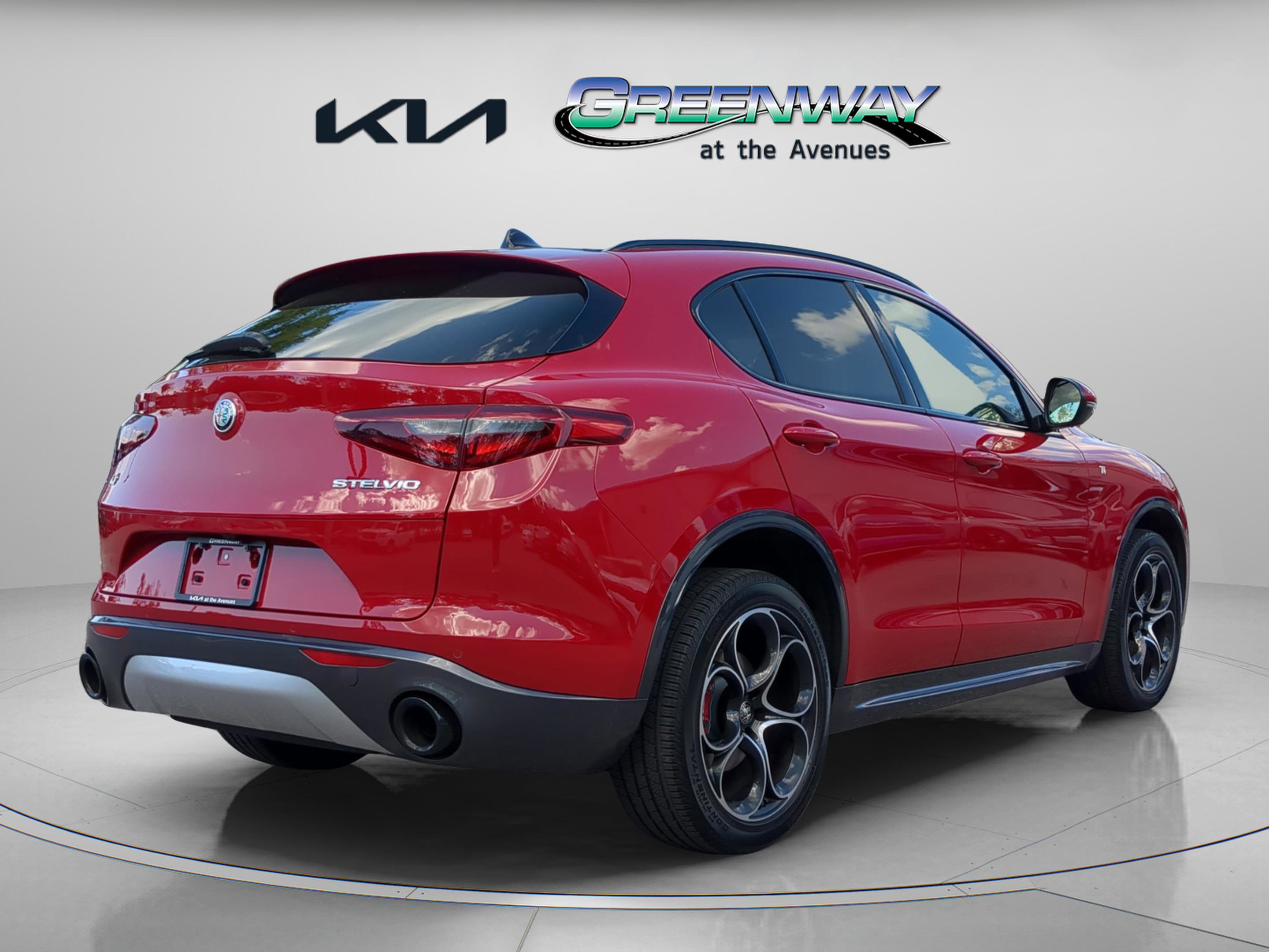 Used 2023 Alfa Romeo Stelvio Ti w/ Active Assist Plus Package image 7
