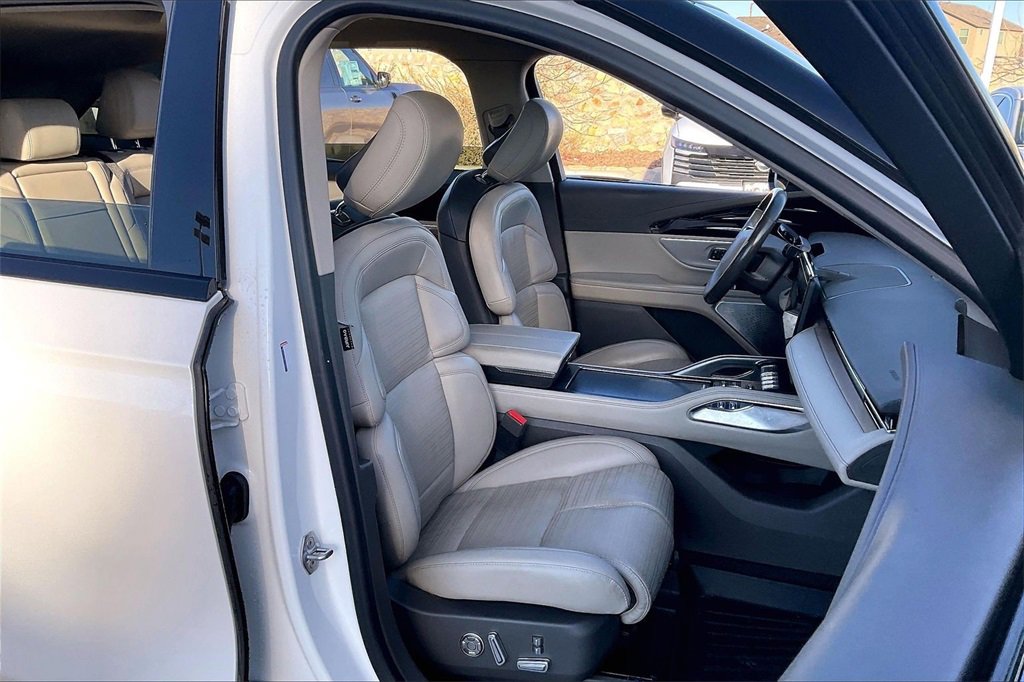 Used 2024 Lincoln Nautilus Reserve w/ Equipment Group 203A image 7