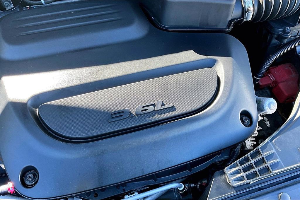 Used 2024 Chrysler Pacifica Touring-L image 30