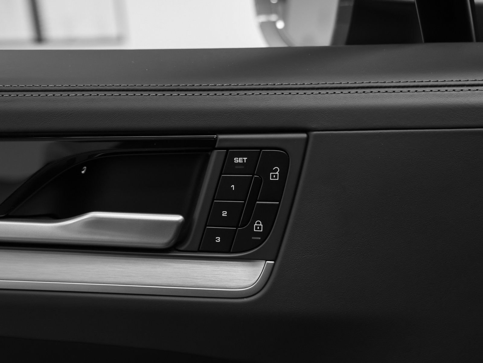 New 2026 Porsche Cayenne E-Hybrid Coupe AWD/4WD image 32