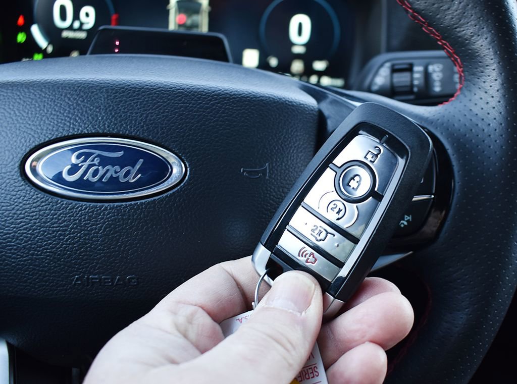 Used 2025 Ford Explorer ST-Line AWD/4WD image 12