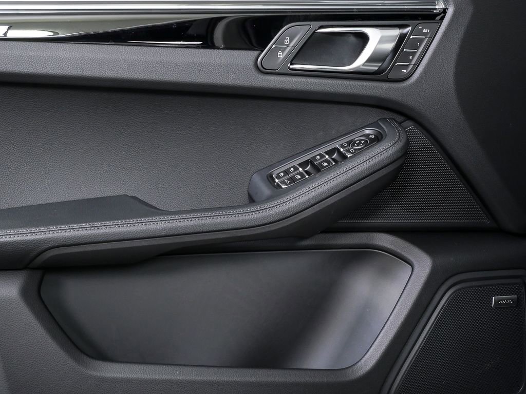 New 2026 Porsche Macan image 6