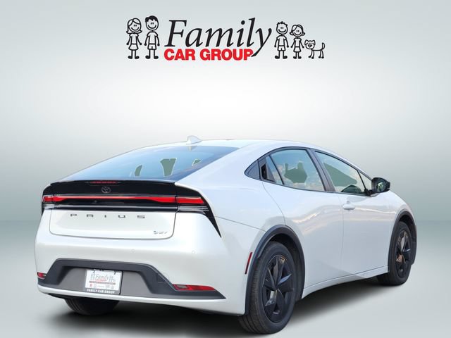 Used 2025 Toyota Prius LE FWD image 4
