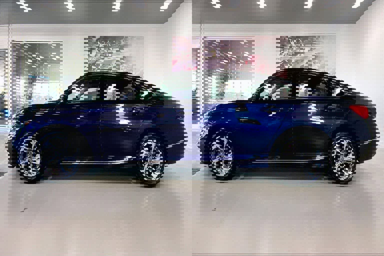 Used 2018 Honda Accord EX image 3