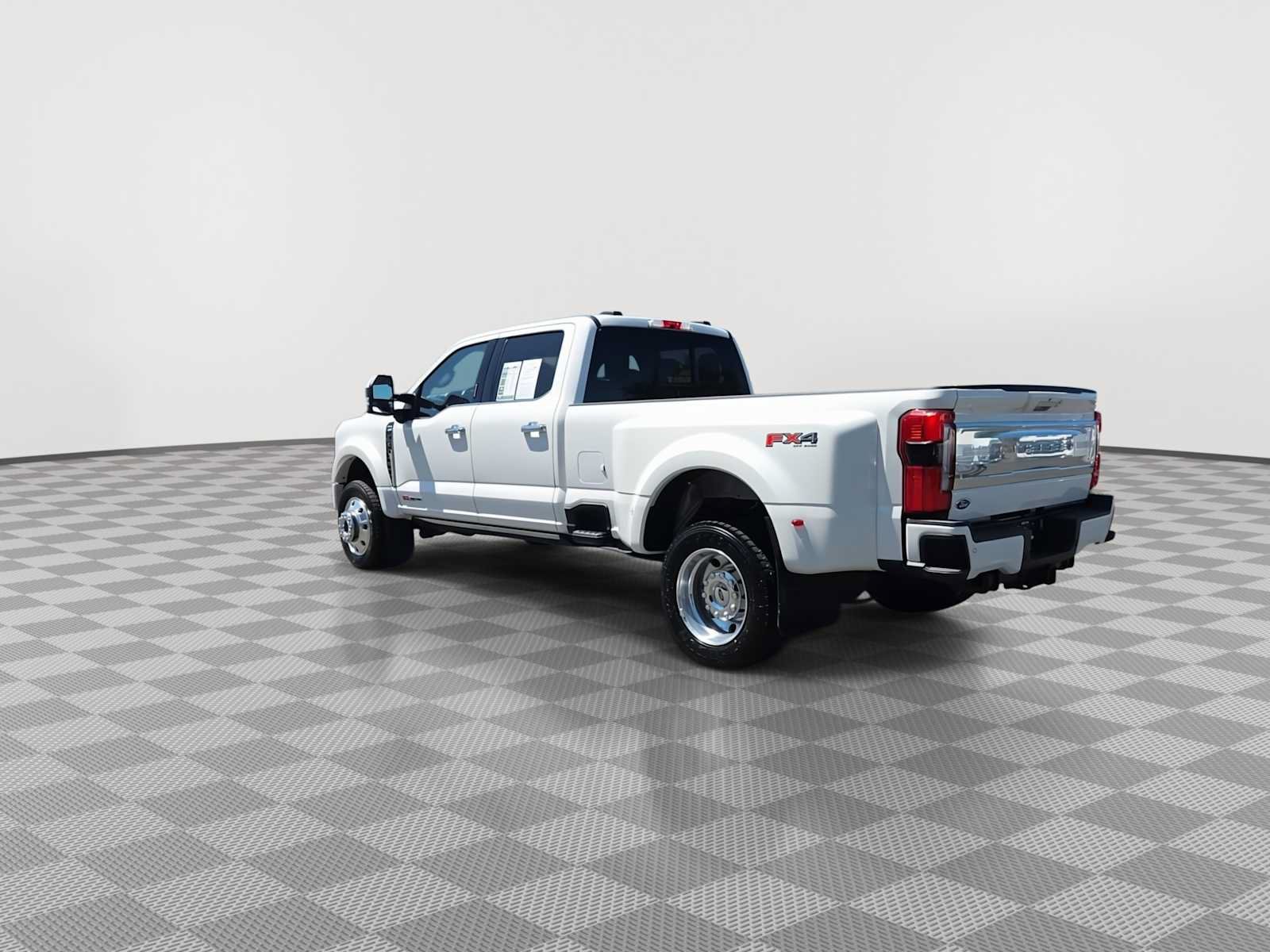 Used 2023 Ford F450 Limited w/ FX4 Off-Road Package AWD/4WD image 6