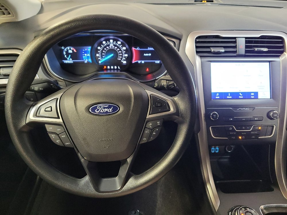 Used 2020 Ford Fusion SE image 22