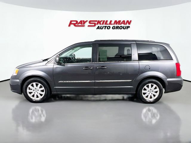 Used 2016 Chrysler Town & Country Touring FWD image 4