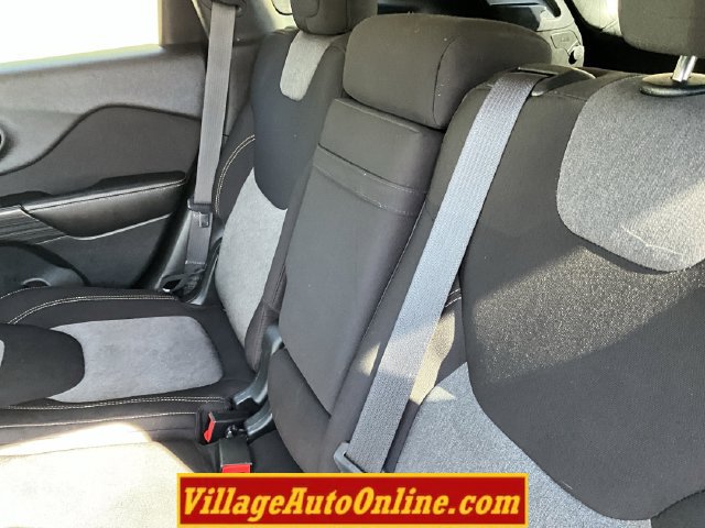 Used 2017 Jeep Cherokee Sport w/ Cold Weather Group FWD image 29