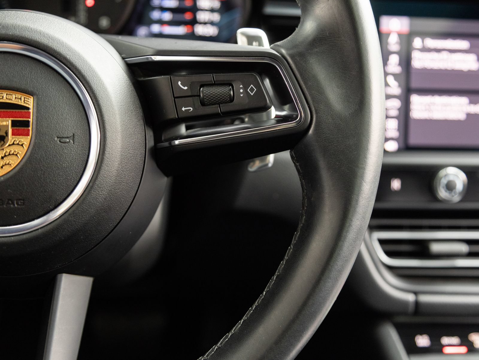 Certified 2023 Porsche Macan AWD/4WD image 16