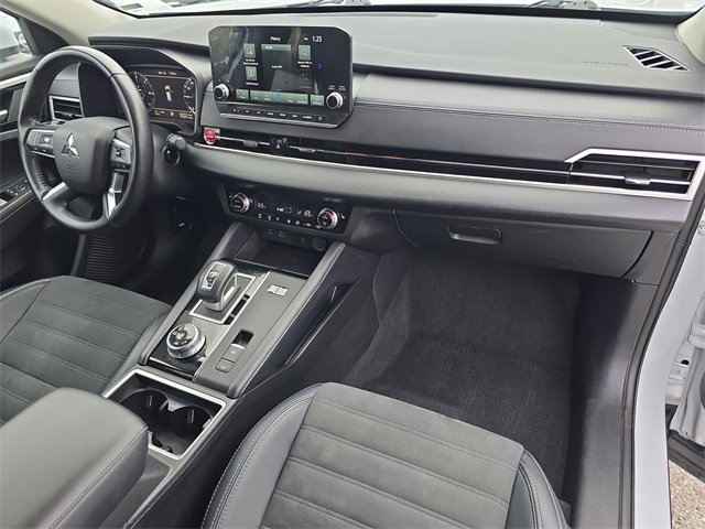 Used 2024 Mitsubishi Outlander Ralliart image 14