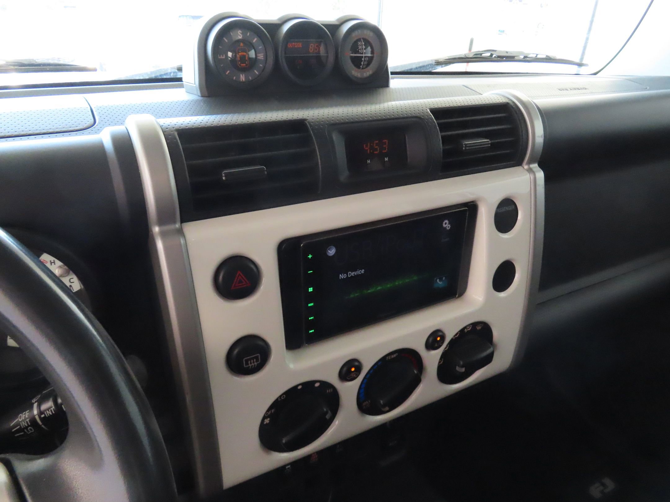 Used 2010 Toyota FJ Cruiser 4WD image 15