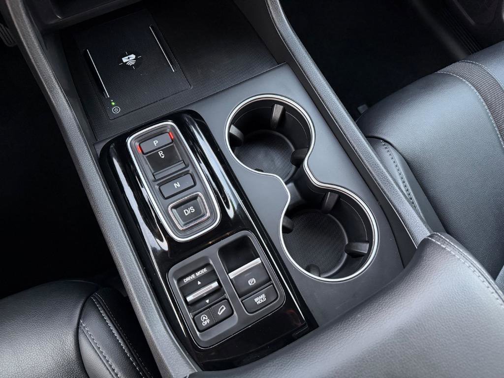 Used 2025 Honda Pilot Touring image 13