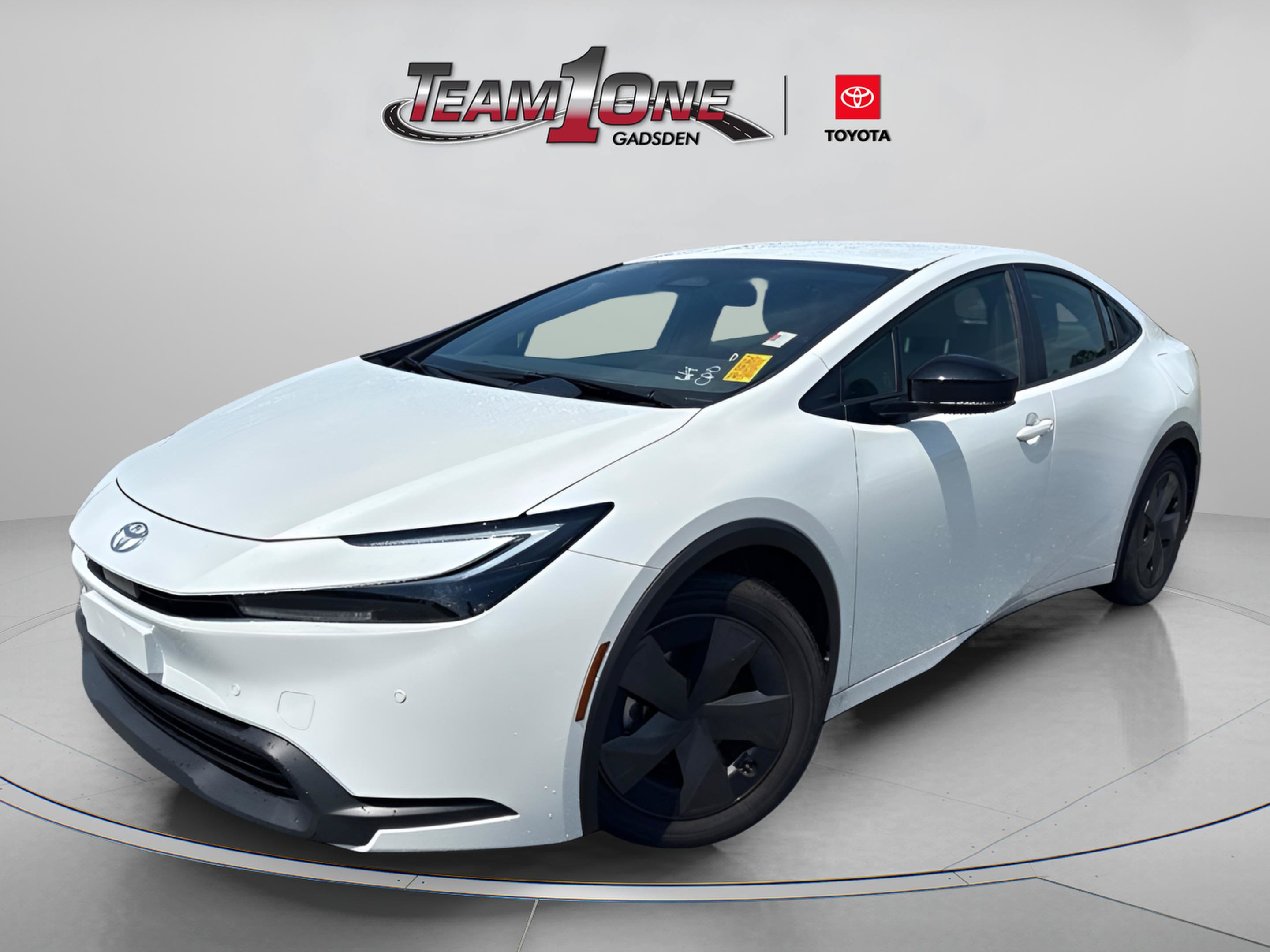 Used 2025 Toyota Prius LE FWD image 4