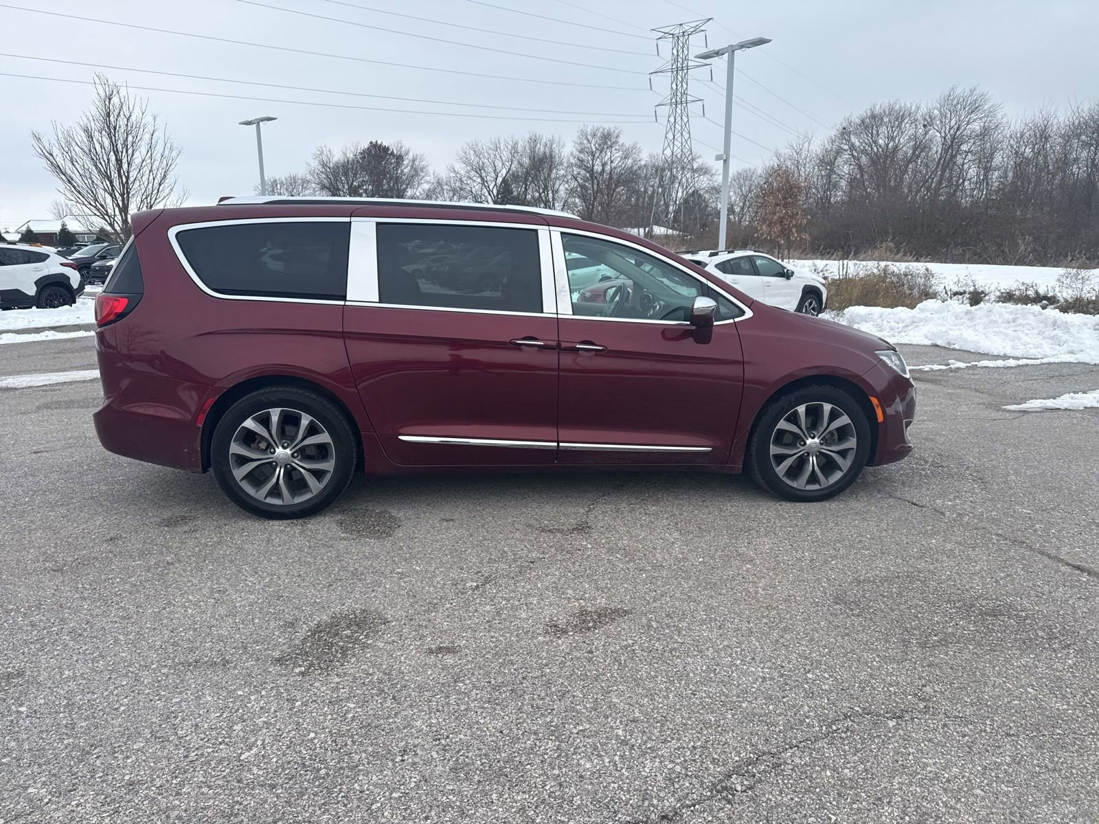 Used 2017 Chrysler Pacifica Limited image 10