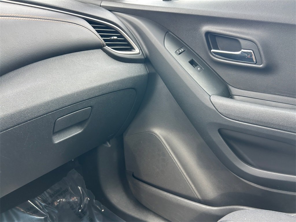 Used 2017 Chevrolet Trax LT image 30