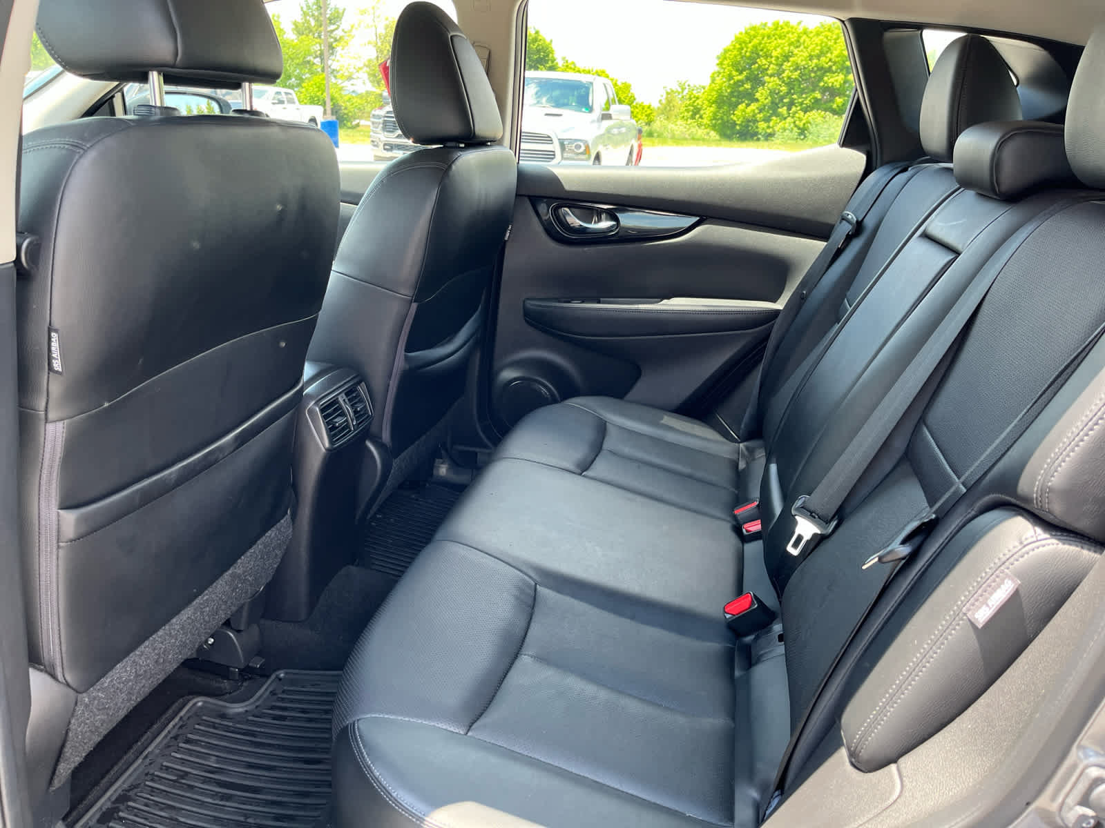 Used 2022 Nissan Rogue Sport SL AWD/4WD image 23