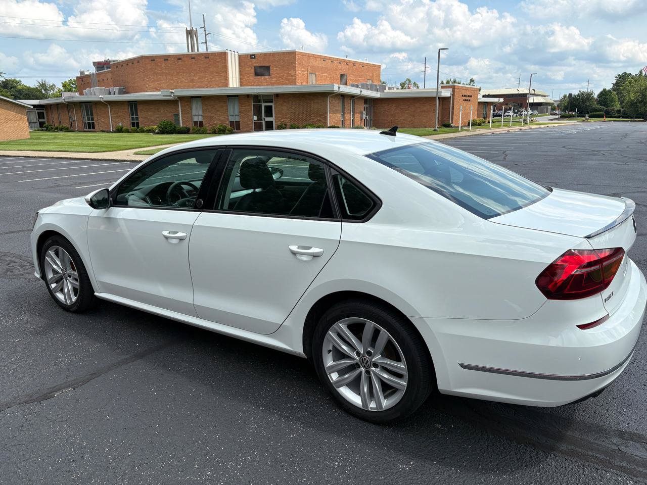 Used 2019 Volkswagen Passat 2.0T Wolfsburg FWD image 4