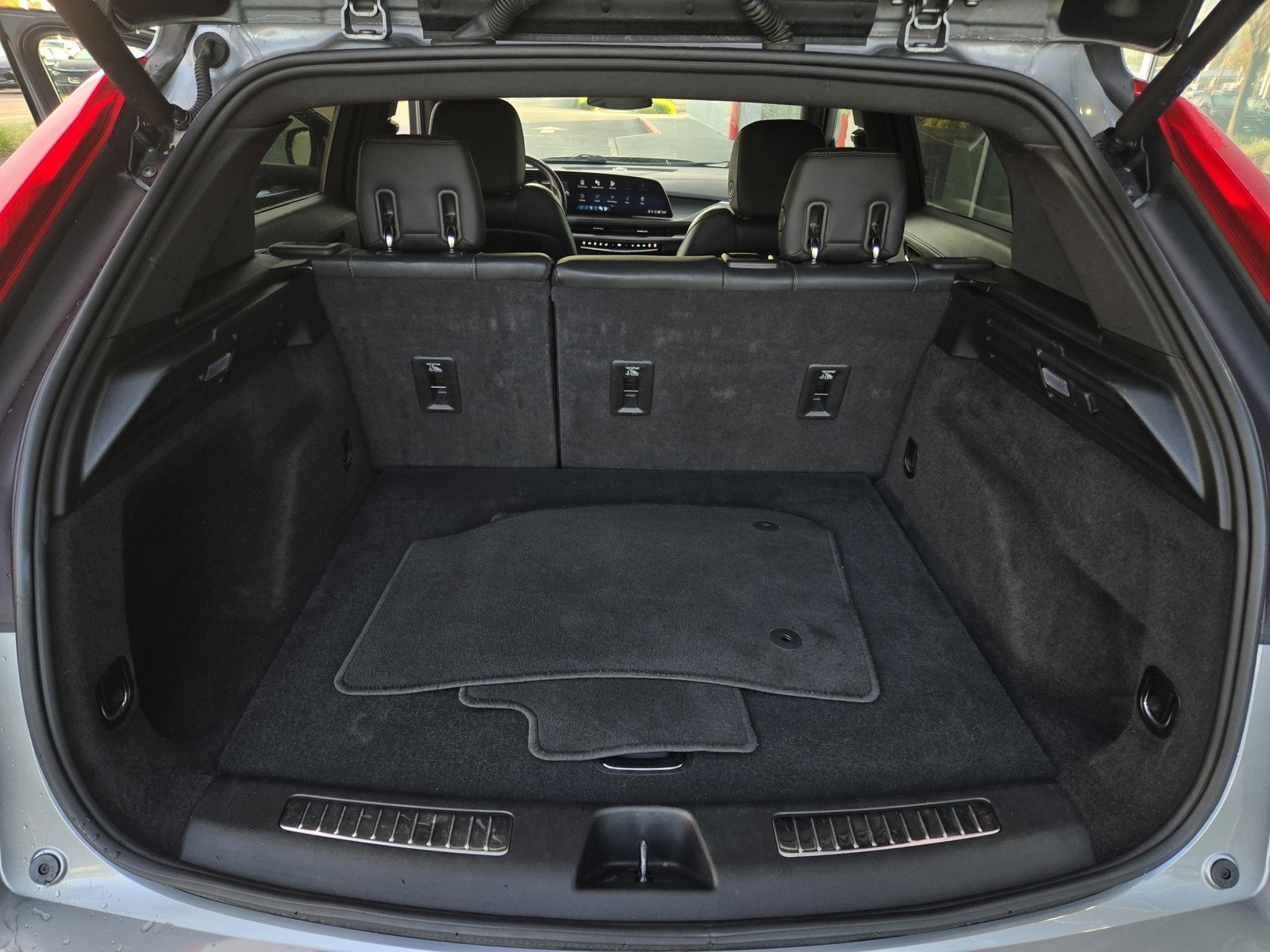 Used 2024 Cadillac XT4 Premium Luxury image 25