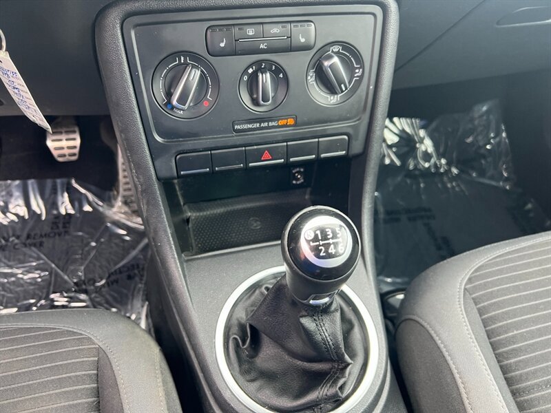 Used 2012 Volkswagen Beetle 2.0T image 13