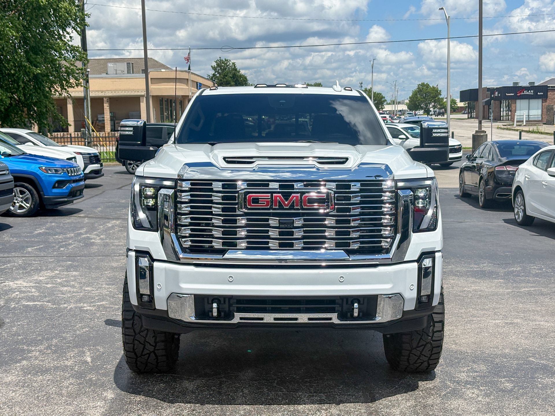 Used 2026 GMC Sierra 2500 Denali w/ Technology Package AWD/4WD image 4