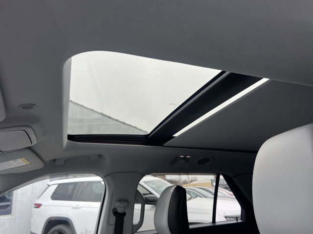 Used 2021 Ford Explorer XLT w/ Equipment Group 202A image 19