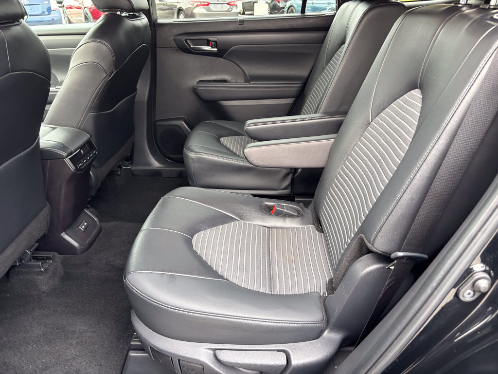 Used 2025 Toyota Highlander XSE AWD/4WD image 46