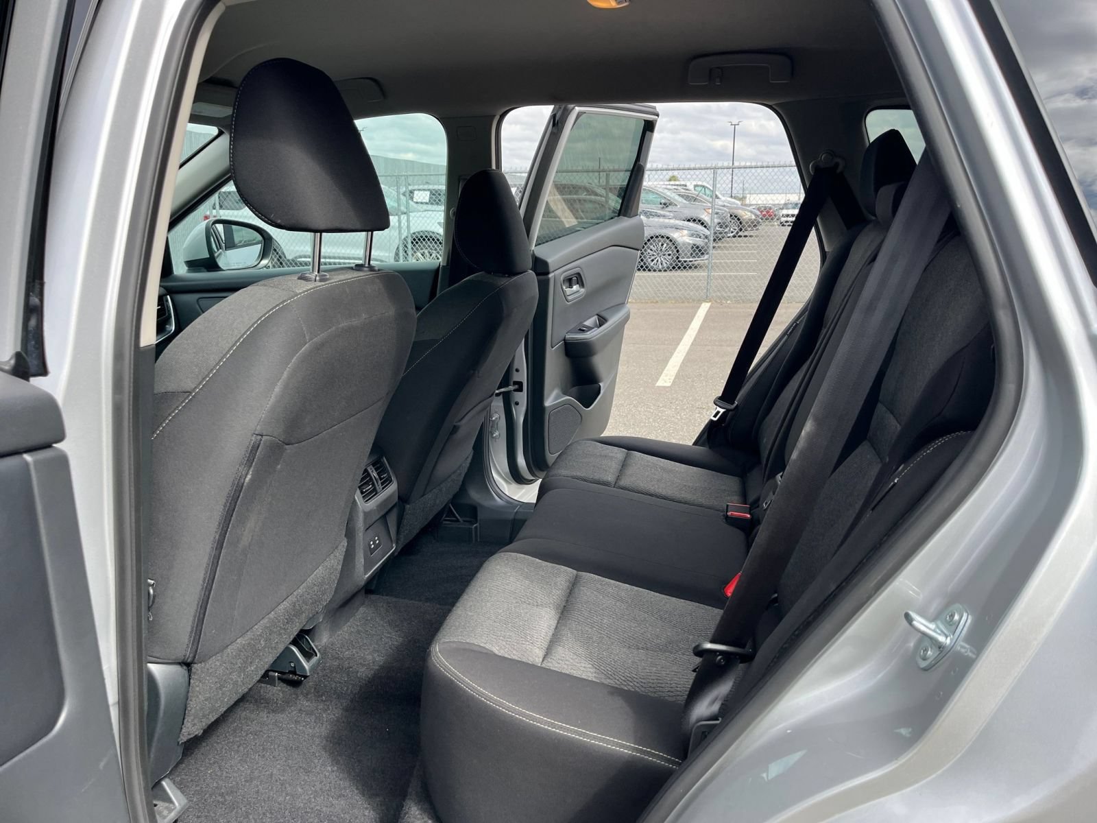 Used 2025 Nissan Rogue SV AWD/4WD image 27