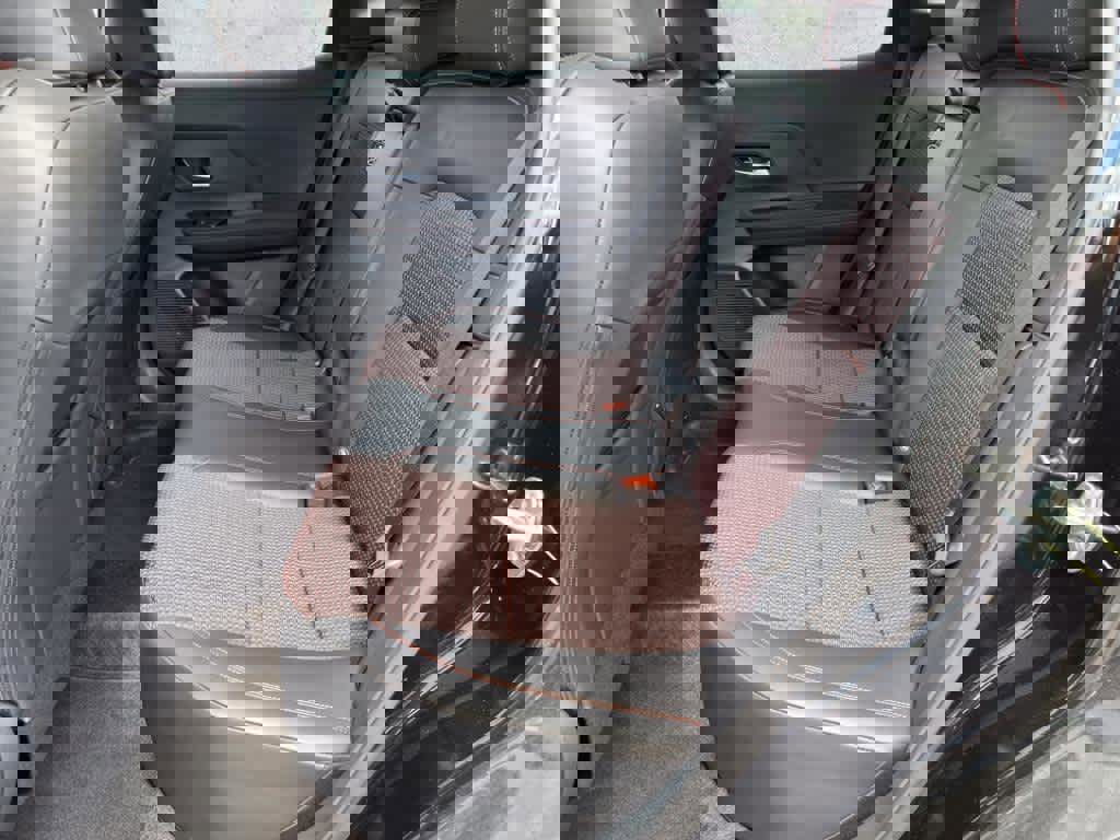 New 2025 Nissan Kicks SR image 6