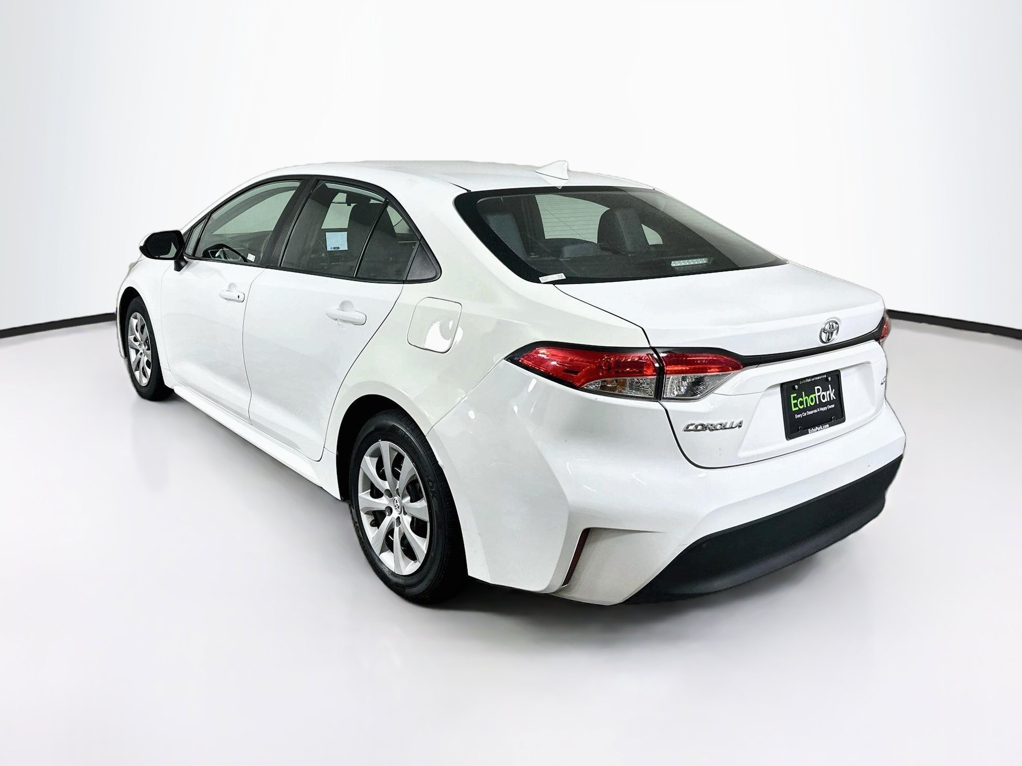 Used 2025 Toyota Corolla LE FWD image 5