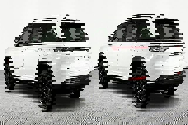 New 2025 Jeep Grand Cherokee Altitude image 4